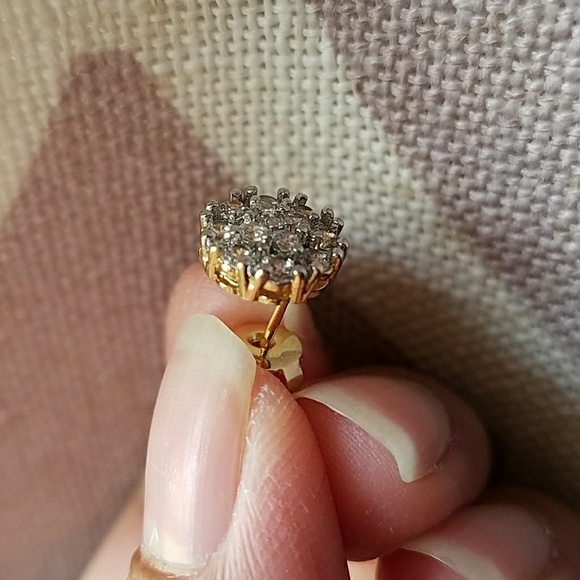 Stud Earrings w/ Swarovski Crystals - Picture 6 of 8